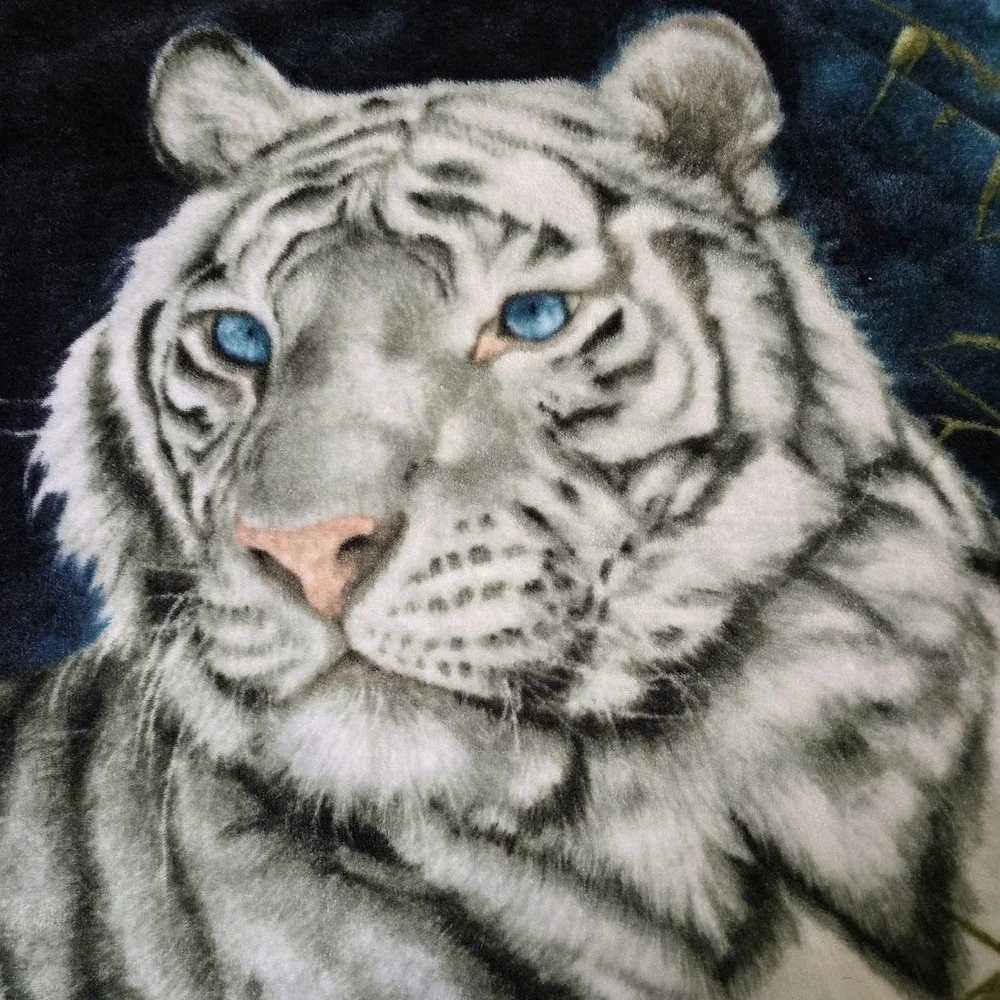 Wild Frontier 48x60 Plush Throw Blanket‎ White Tiger Super Soft Fuzzy ANIMAL